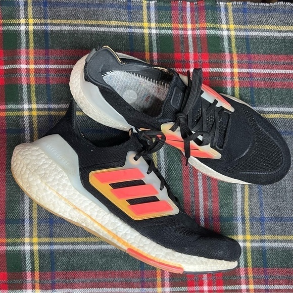 Adidas Black Turbo Flash Orange Ultraboost 22 10 - Picture 6 of 10